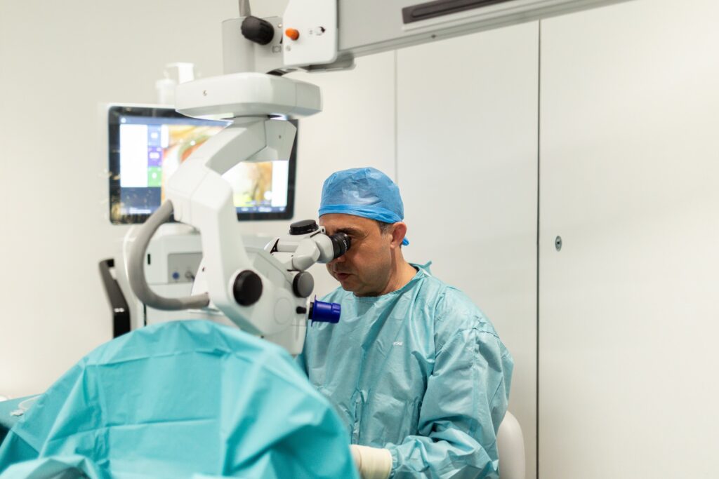 live operating theatre lens replacement